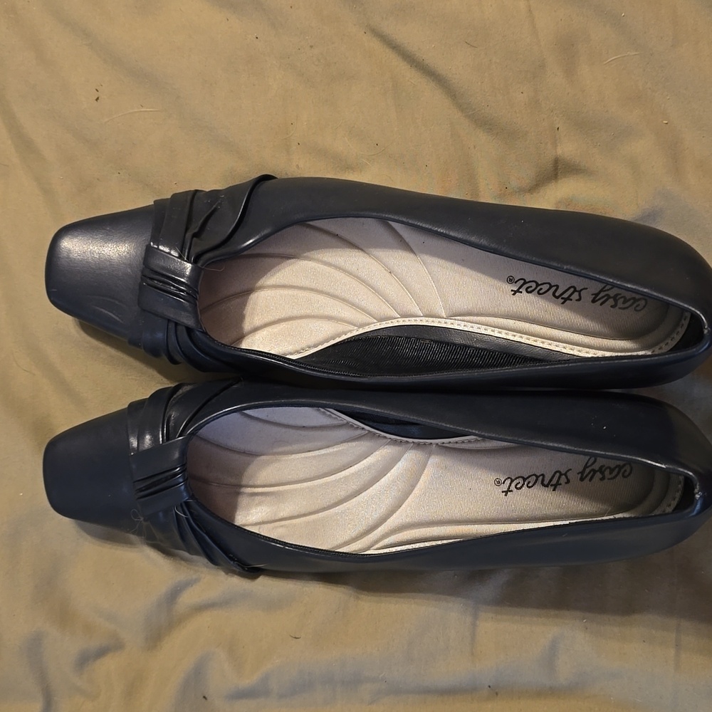 11 navy blue 1.5" heels